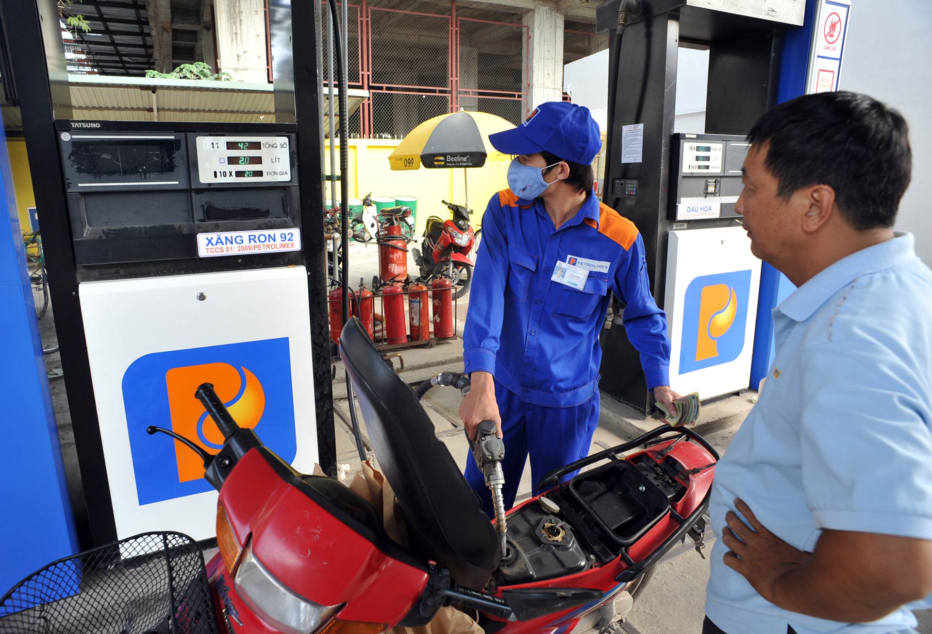 Xả quỹ bình ổn, giá xăng dầu tiếp tục được giữ nguyên