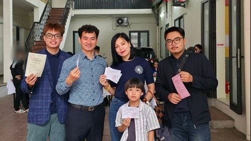 Sao Việt nô nức đi bầu cử, khoe khoảnh khắc khó quên