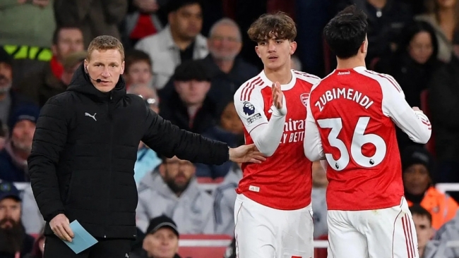 HLV Arteta "linh cảm đặc biệt" về thần đồng 16 tuổi