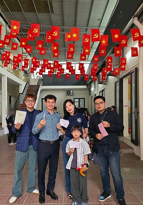 Sao Việt nô nức đi bầu cử, khoe khoảnh khắc khó quên Sao Việt nô nức đi bầu cử, khoe khoảnh khắc khó quên