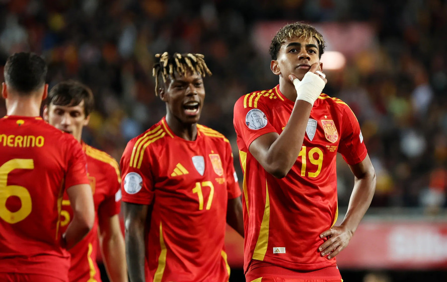 Messi bị tố "phá hỏng" đại chiến Argentina – Tây Ban Nha Messi bị tố "phá hỏng" đại chiến Argentina – Tây Ban Nha