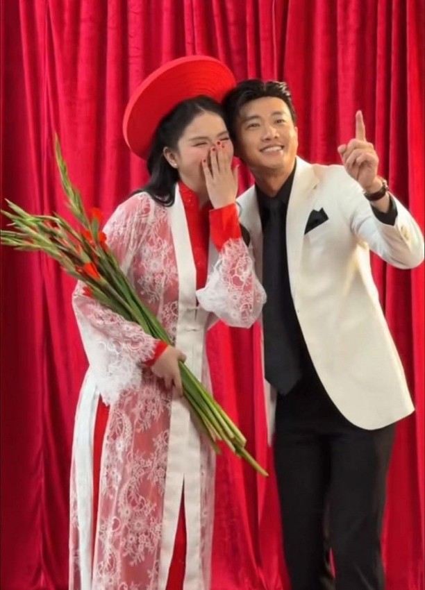 Quốc Trường thân mật Ngọc Trinh gây chú ý