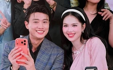 Quốc Trường thân mật Ngọc Trinh gây chú ý