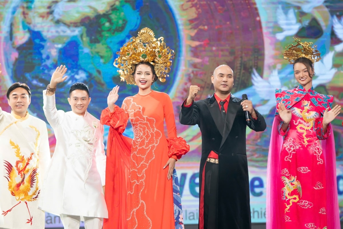 Ca sĩ Siu Black tái xuất rạng rỡ trên sân khấu sau 3 tháng điều trị chạy thận