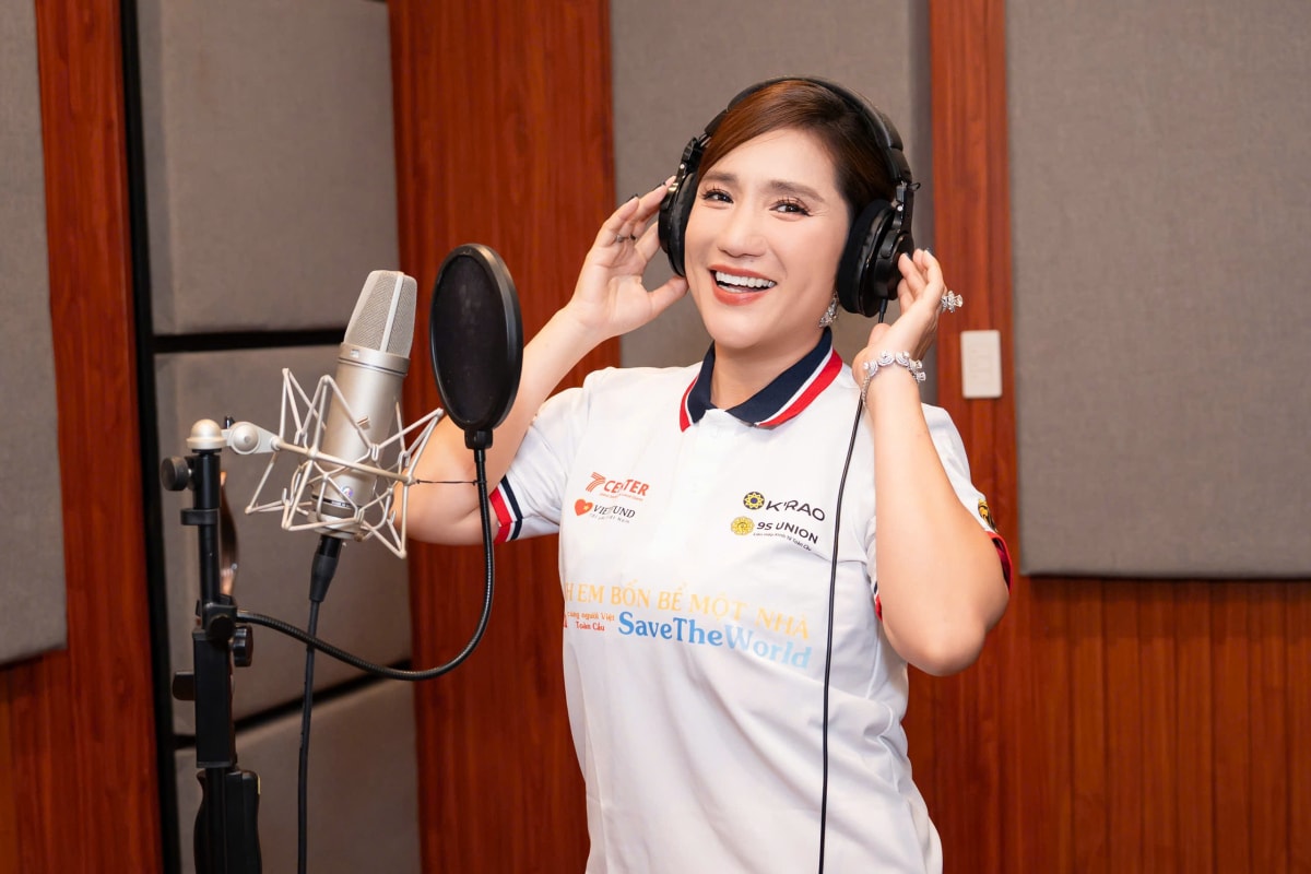 Ca sĩ Siu Black tái xuất rạng rỡ trên sân khấu sau 3 tháng điều trị chạy thận