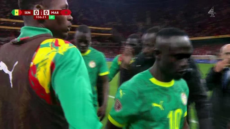 Cú ‘quay xe’ chưa từng có tiền lệ ở chung kết Cúp bóng đá châu Phi Cú ‘quay xe’ chưa từng có tiền lệ ở chung kết Cúp bóng đá châu Phi