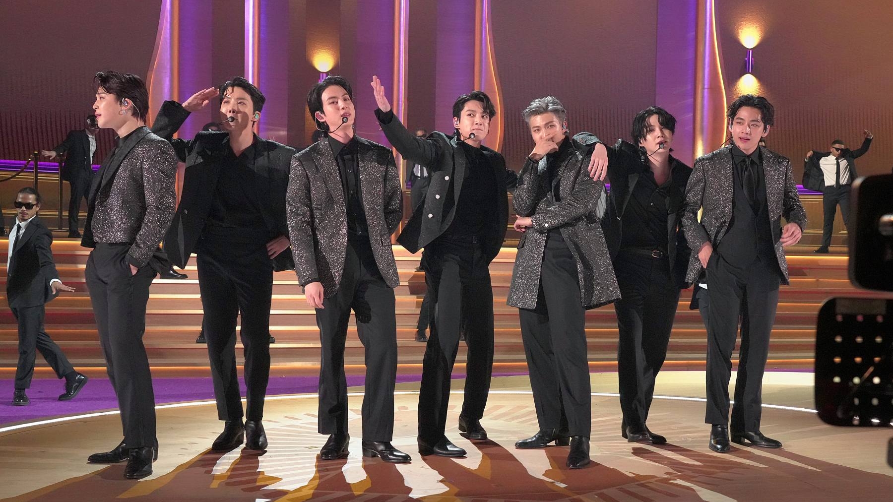 Nhóm nhạc BTS - "Những chàng trai quê đến từ Hàn Quốc"