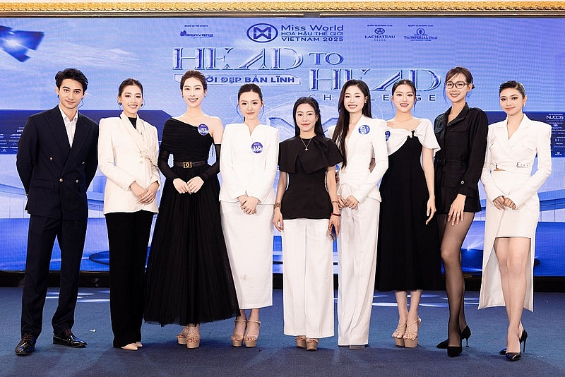 Hoa hậu Tiểu Vy gây sốt với giao diện đầy quyền lực