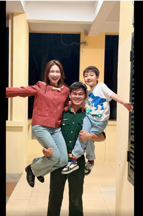 Hòa Minzy khoe khoảnh khắc Văn Cương cùng gia đình sang nhà hỏi cưới