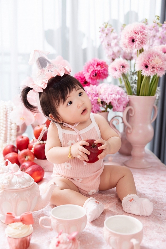 Gin Tuấn Kiệt - Puka công khai ảnh cận mặt con gái đầu lòng Gin Tuấn Kiệt - Puka công khai ảnh cận mặt con gái đầu lòng