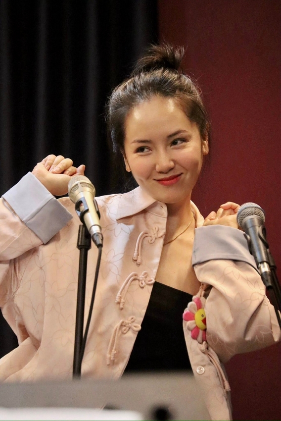 Ca sĩ Phương Linh xinh đẹp, trẻ trung ở tuổi 41