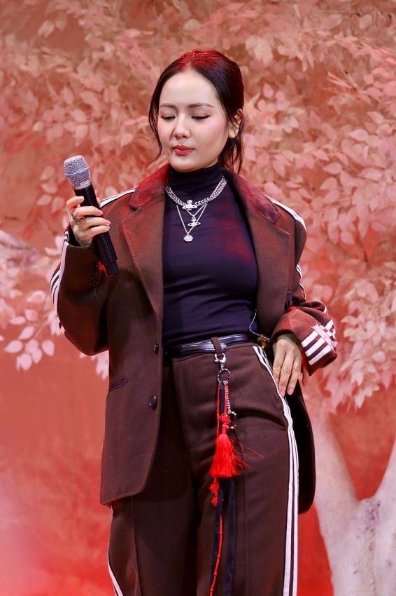 Ca sĩ Phương Linh xinh đẹp, trẻ trung ở tuổi 41