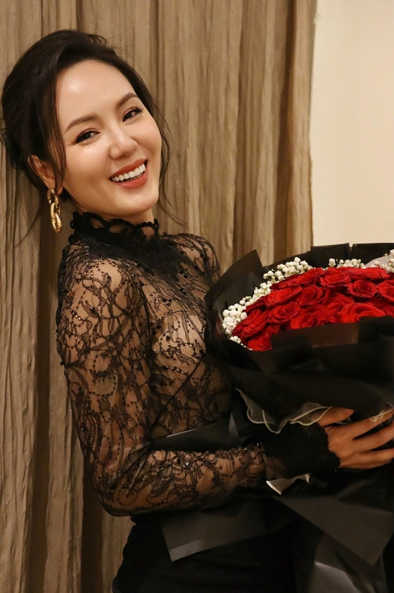 Ca sĩ Phương Linh xinh đẹp, trẻ trung ở tuổi 41