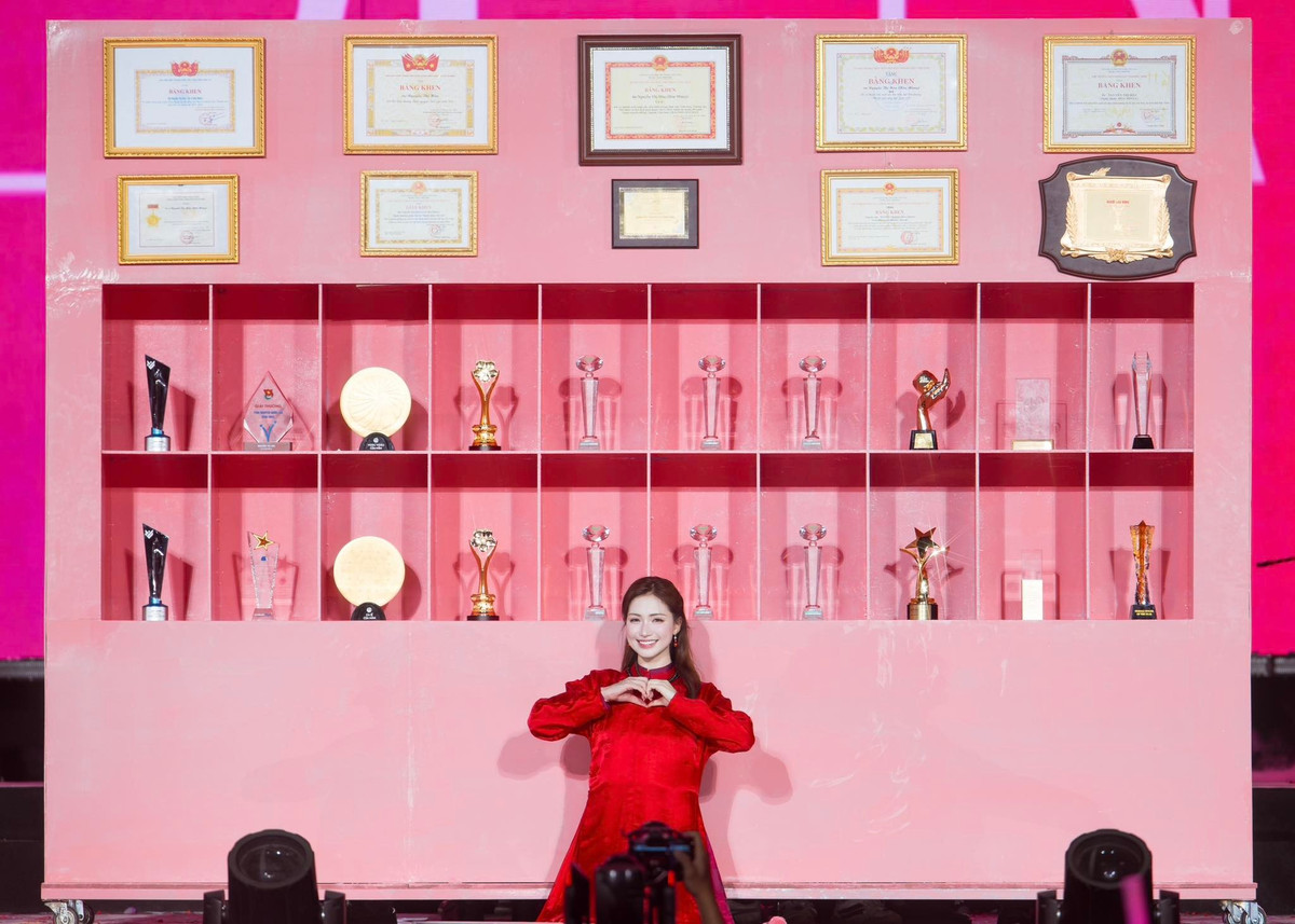 Hòa Minzy được vinh danh Gương mặt trẻ tiêu biểu tỉnh Bắc Ninh năm 2025 Hòa Minzy được vinh danh Gương mặt trẻ tiêu biểu tỉnh Bắc Ninh năm 2025