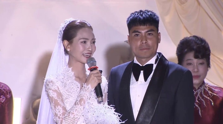 Đám cưới MC Mù Tạt và cầu thủ Đức Huy: Lời bộc bạch xúc động về người cha quá cố Đám cưới MC Mù Tạt và cầu thủ Đức Huy: Lời bộc bạch xúc động về người cha quá cố