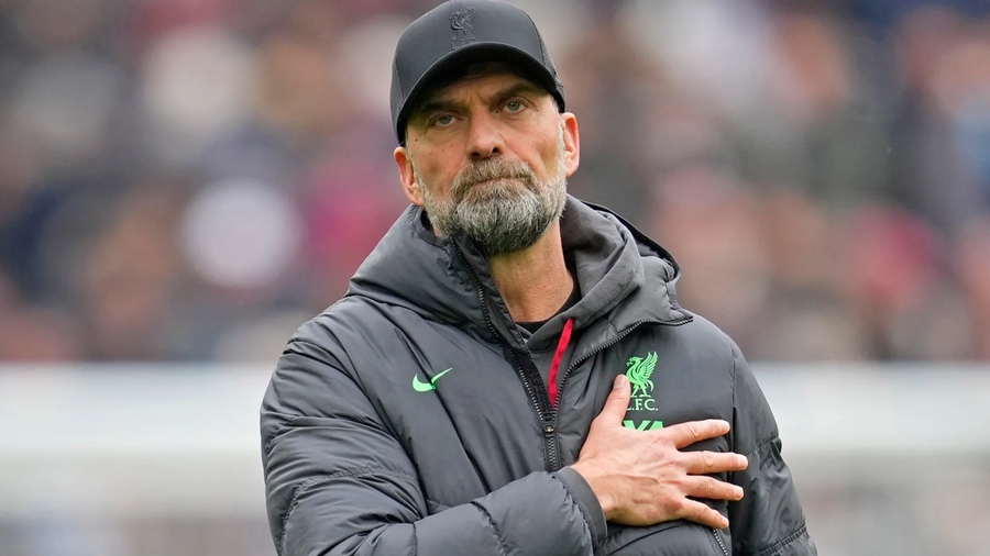 HLV Klopp úp mở tái xuất