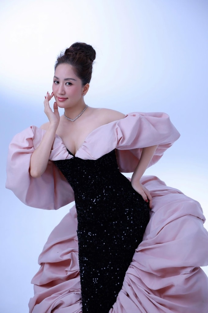 Khánh Thi đón tuổi 44: Nhan sắc mặn mà và những chiêm nghiệm về sự nghiệp