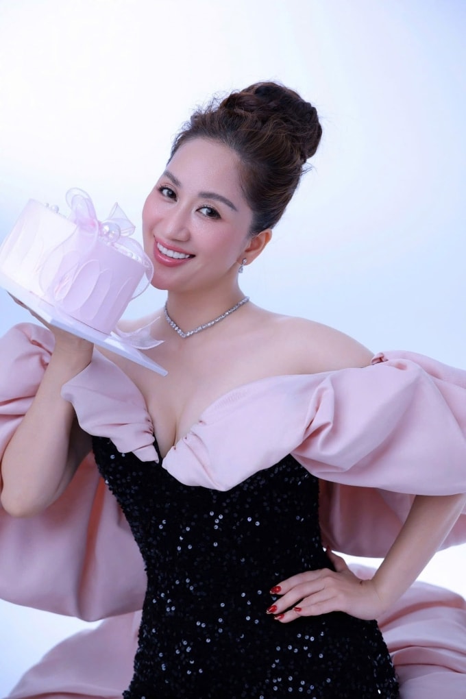 Khánh Thi đón tuổi 44: Nhan sắc mặn mà và những chiêm nghiệm về sự nghiệp