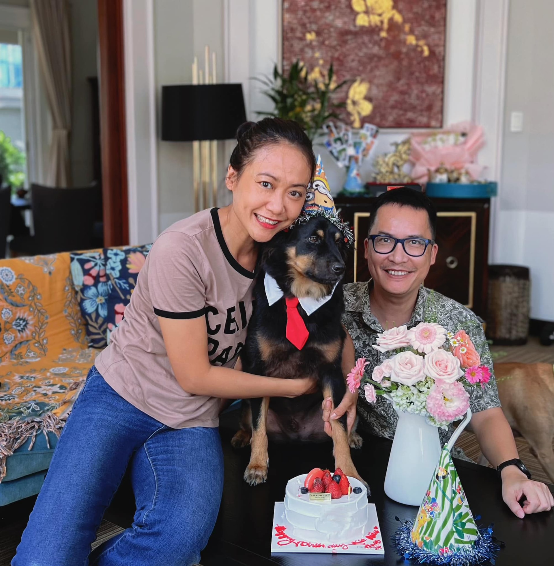 Hồng Ánh và Hứa Vĩ Văn: Tình bạn hơn 30 năm và hành trình thành nghệ sĩ lão làng Vbiz