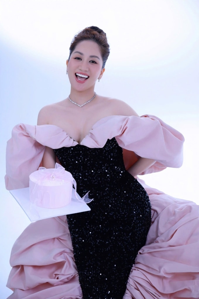 Khánh Thi đón tuổi 44: Nhan sắc mặn mà và những chiêm nghiệm về sự nghiệp