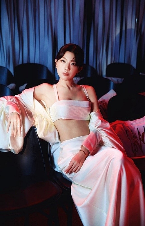 Lamoon xinh tựa 'bạch nguyệt quang', phong cách thời trang ấn tượng