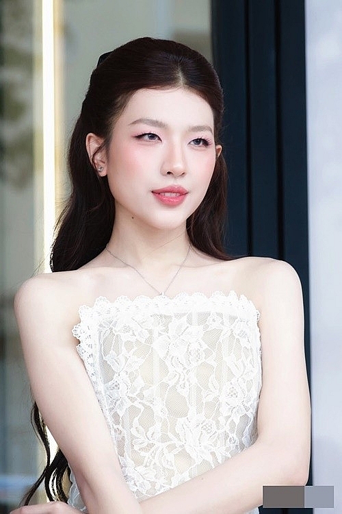 Lamoon xinh tựa 'bạch nguyệt quang', phong cách thời trang ấn tượng