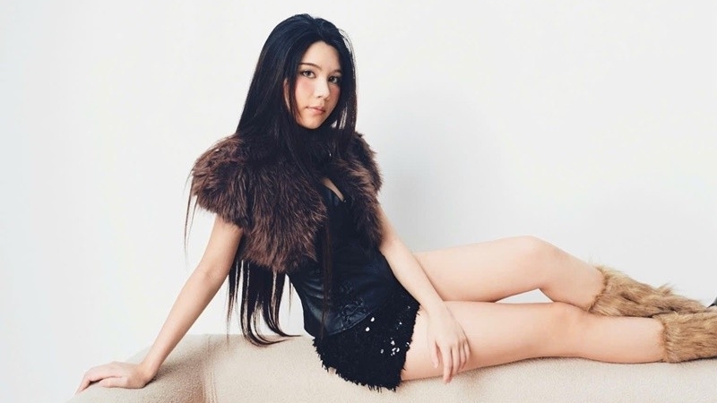 Con gái út Quyền Linh gây chú ý với vẻ ngoài quyến rũ ở tuổi 18