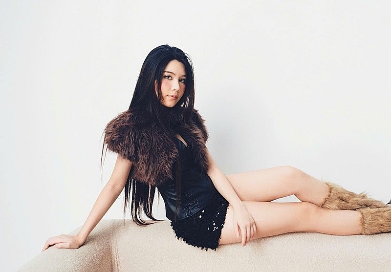 Con gái út Quyền Linh gây chú ý với vẻ ngoài quyến rũ ở tuổi 18