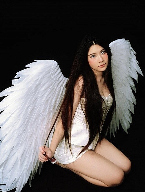 Con gái út Quyền Linh gây chú ý với vẻ ngoài quyến rũ ở tuổi 18