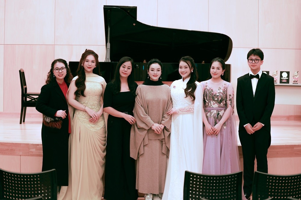 Tân Nhàn tự hào khi học trò đạt giải nhất cuộc thi âm nhạc quốc tế