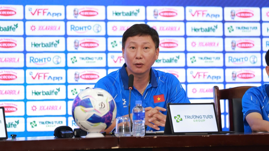 HLV Kim Sang-sik tự tin khi sở hữu Xuân Son, Hoàng Hên