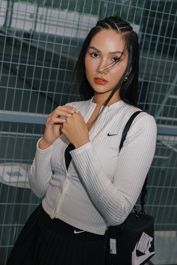 H'Hen Niê khoe vóc dáng đẹp 'miễn chê' trên sân tennis