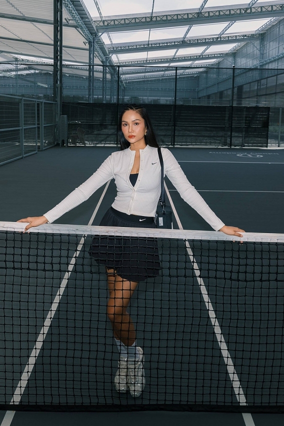 H'Hen Niê khoe vóc dáng đẹp 'miễn chê' trên sân tennis