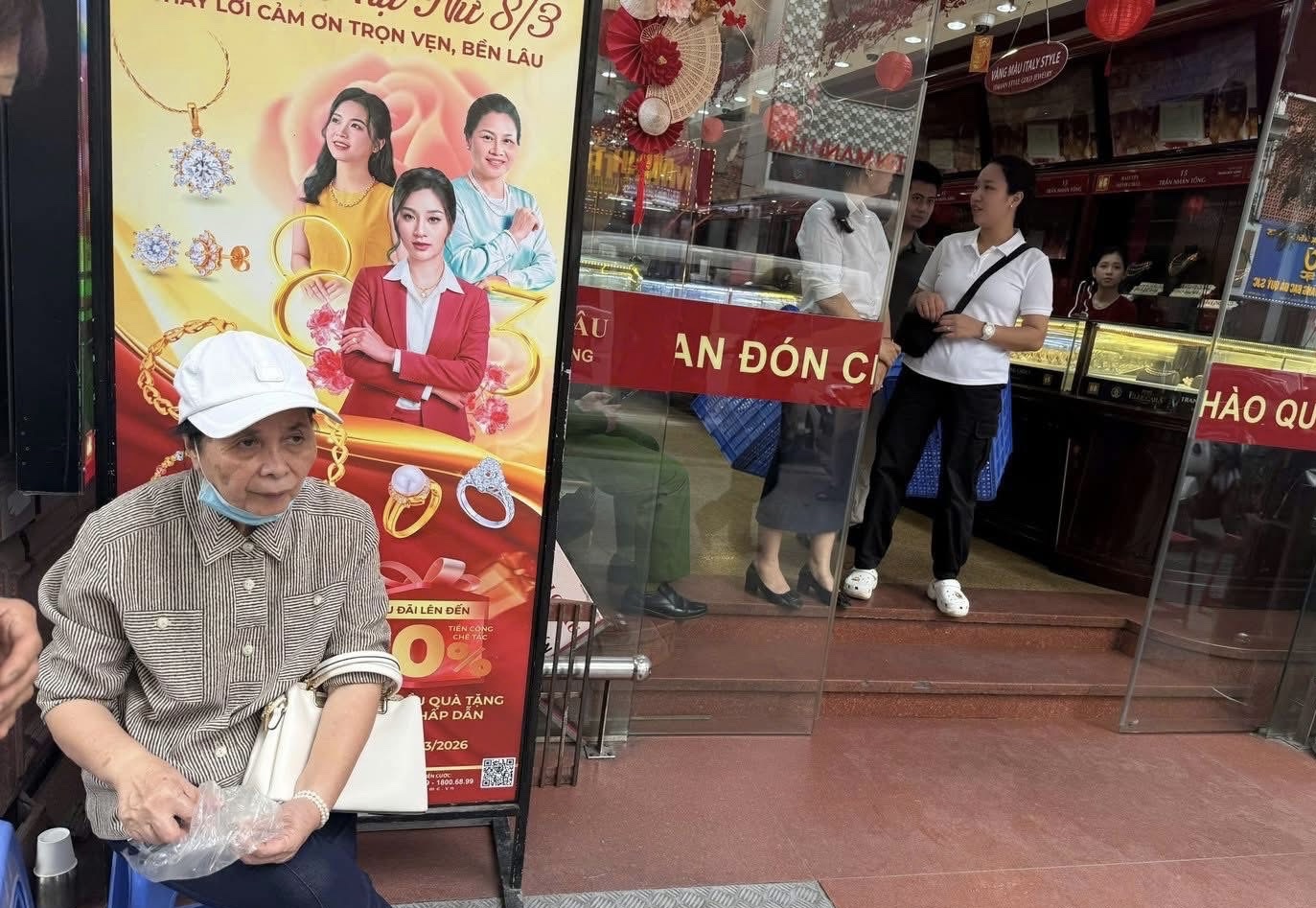 Nhà đầu tư chùn tay khi Bảo Tín Minh Châu mở cửa trở lại