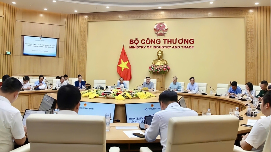 Bộ Công Thương lấy ý kiến, xem xét triển khai xăng E10 ngay trong tháng 4