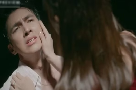 Bình An đóng đinh với vai "phi công trẻ" cặp phú bà trên màn ảnh Bình An đóng đinh với vai "phi công trẻ" cặp phú bà trên màn ảnh