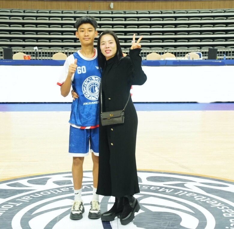 Con trai ca sĩ Lệ Quyên đại diện Việt Nam tại sự kiện quốc tế