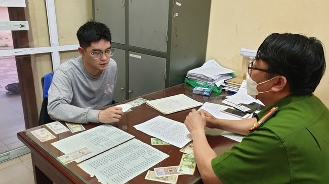 Thái Nguyên: Nam thanh niên mang xăng cướp ngân hàng để lấy tiền trả nợ cho gia đình