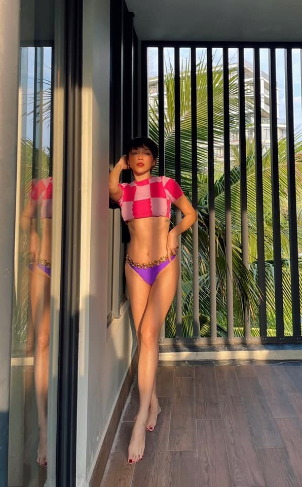 Đã tìm ra chiếc áo 'hot' nhất hè 2022: Jennie mặc đi show 'chất chơi', Tóc Tiên, Khánh Linh mặc đi bơi cũng đẹp hết ý