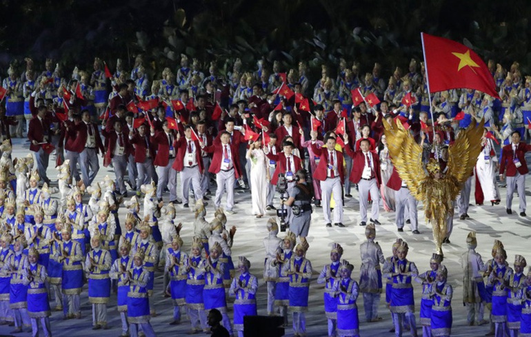 Hoàng Xuân Vinh, Ánh Viên rước đuốc lễ khai mạc SEA Games 31