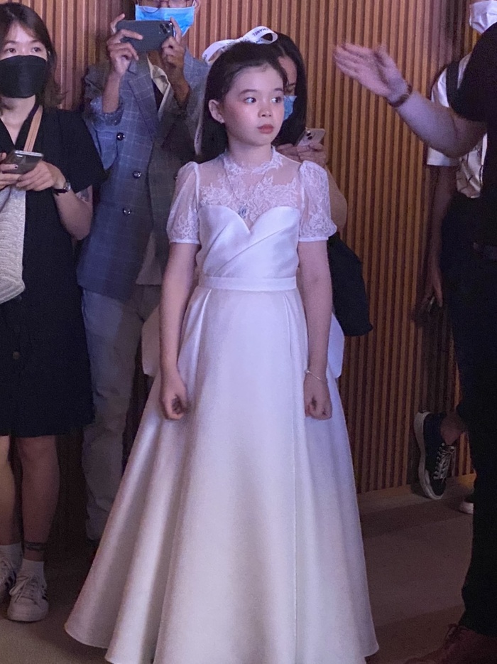 HOT: Phương Trinh Jolie bất ngờ tiết lộ con gái ruột đã tròn 9 tuổi trong đám cưới