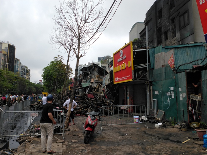7 căn nhà bốc cháy ở Hà Nội
