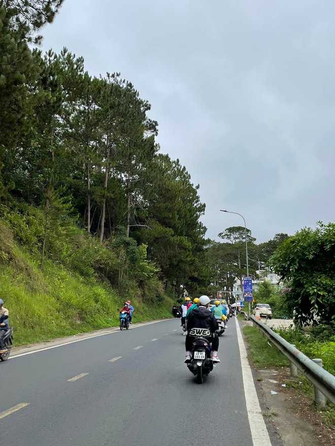 Cập nhật tình hình nghỉ lễ khắp mọi miền: Mọi cao tốc tắc nặng, Vũng Tàu nghẹt người nhưng Đà Lạt mới ùn "sương sương" Cập nhật tình hình nghỉ lễ khắp mọi miền: Mọi cao tốc tắc nặng, Vũng Tàu nghẹt người nhưng Đà Lạt mới ùn "sương sương"