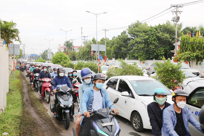 Cập nhật tình hình nghỉ lễ khắp mọi miền: Mọi cao tốc tắc nặng, Vũng Tàu nghẹt người nhưng Đà Lạt mới ùn "sương sương"