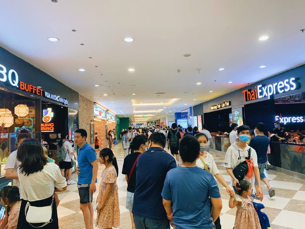 Cập nhật tình hình nghỉ lễ khắp mọi miền: Mọi cao tốc tắc nặng, Vũng Tàu nghẹt người nhưng Đà Lạt mới ùn "sương sương" Cập nhật tình hình nghỉ lễ khắp mọi miền: Mọi cao tốc tắc nặng, Vũng Tàu nghẹt người nhưng Đà Lạt mới ùn "sương sương"
