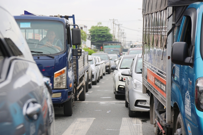 Cập nhật tình hình nghỉ lễ khắp mọi miền: Mọi cao tốc tắc nặng, Vũng Tàu nghẹt người nhưng Đà Lạt mới ùn "sương sương"