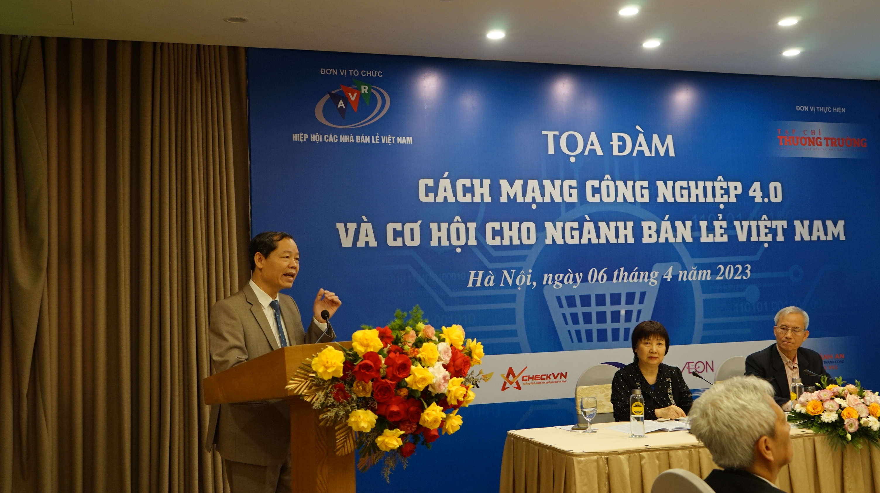 CẬP NHẬT: Tọa đàm &quot;Cách mạng công nghiệp 4.0 và cơ hội cho ngành bán lẻ Việt Nam&quot;