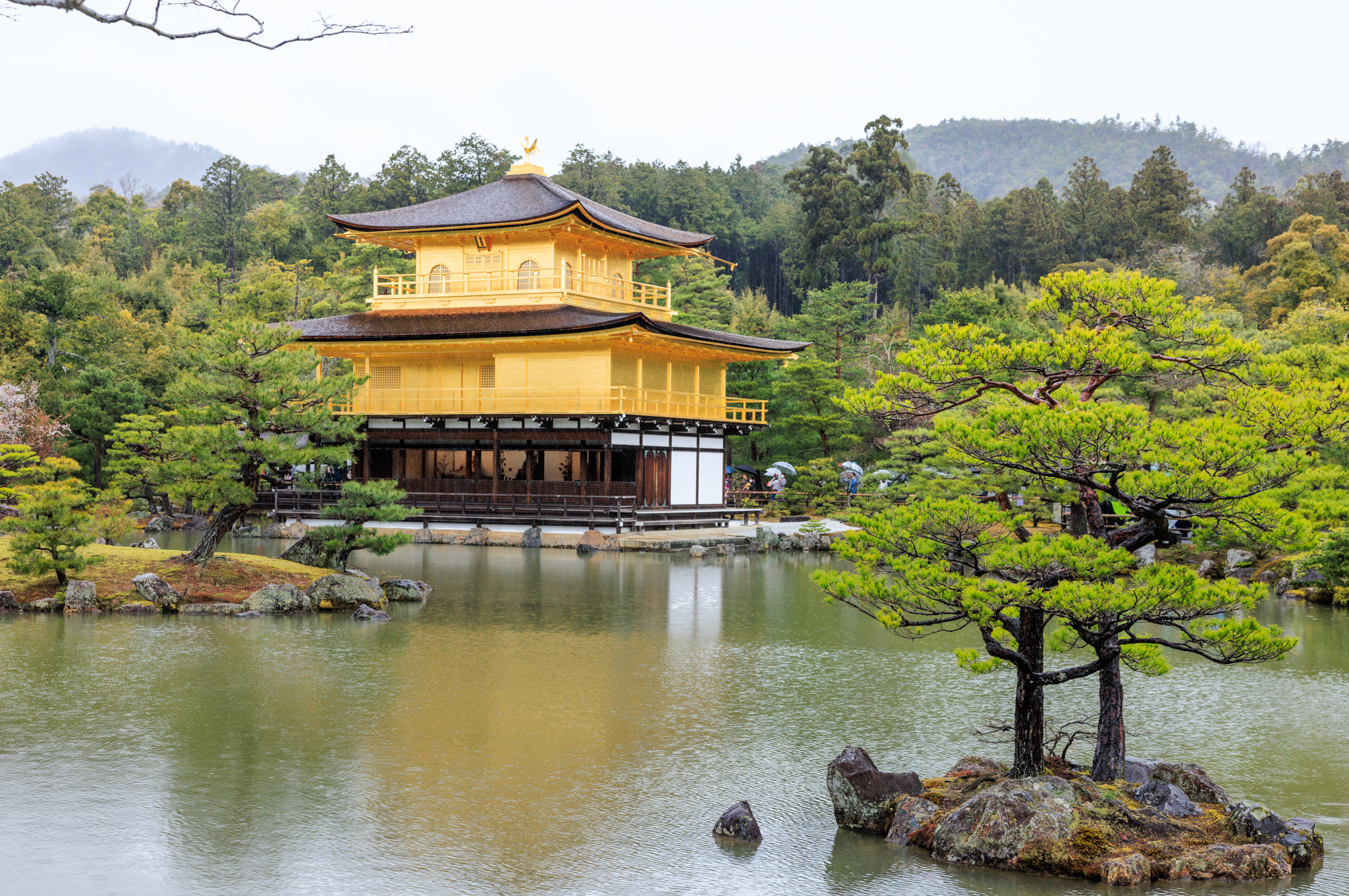 Kinkakuji - ngôi chùa thiêng dát vàng ở Nhật Bản