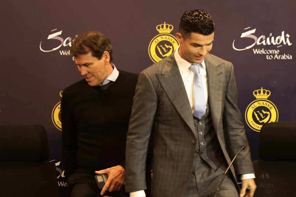 Phản ứng gây tranh cãi của Ronaldo khi Al Nassr sa thải HLV