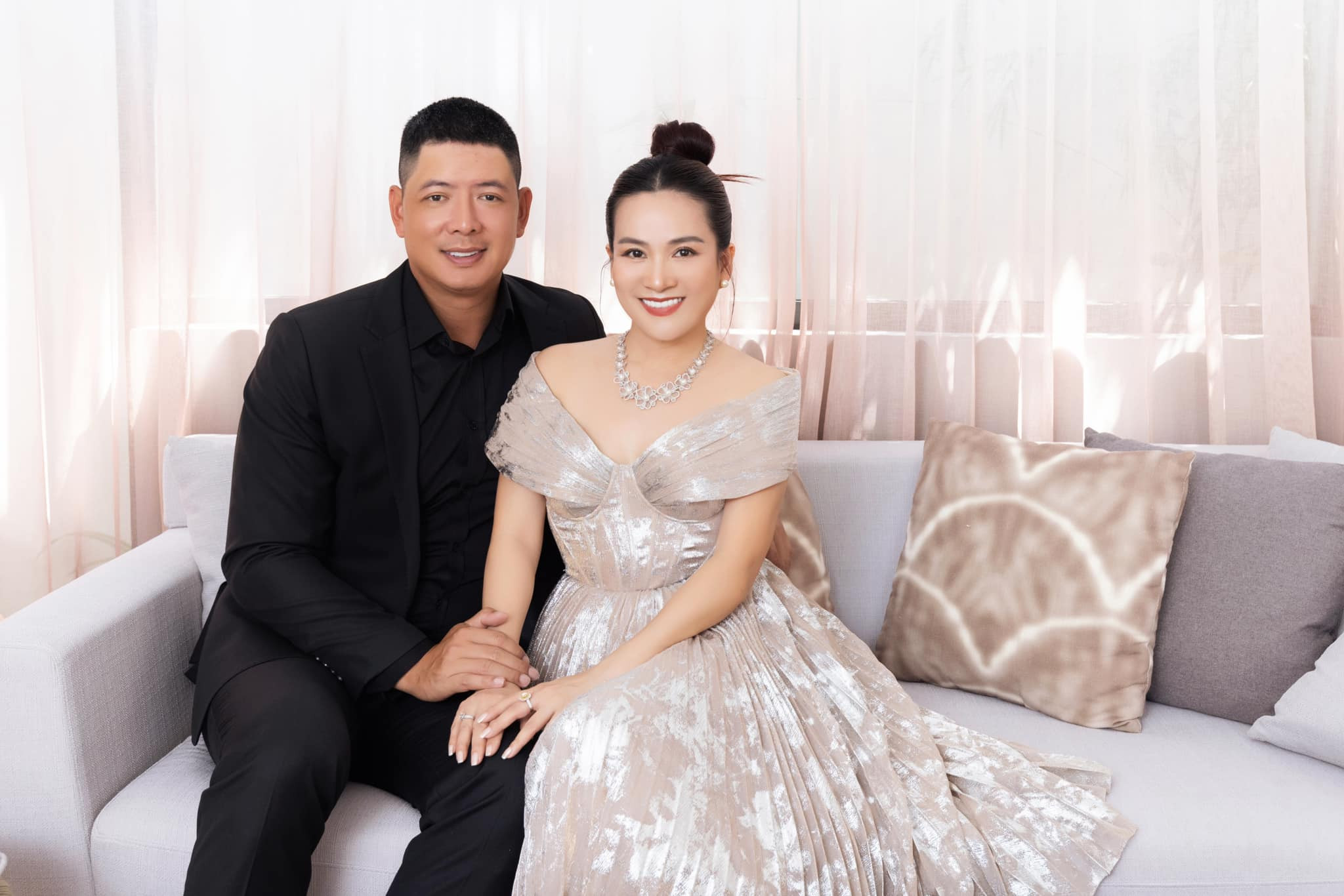 Hôn nhân ngọt ngào 15 năm của MC Bình Minh và vợ doanh nhân Hôn nhân ngọt ngào 15 năm của MC Bình Minh và vợ doanh nhân